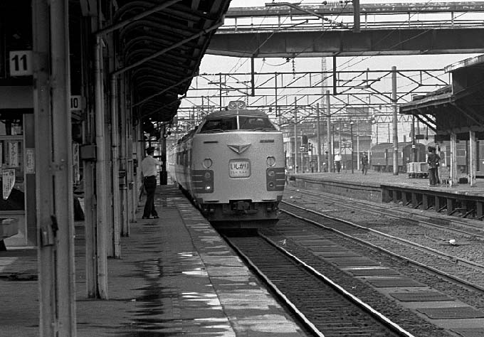 特急「いしかり」函館本線　岩見沢駅　１９７５－８