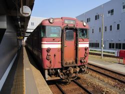 城端行き列車（高岡駅）