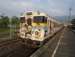 城端駅ハットリ君列車